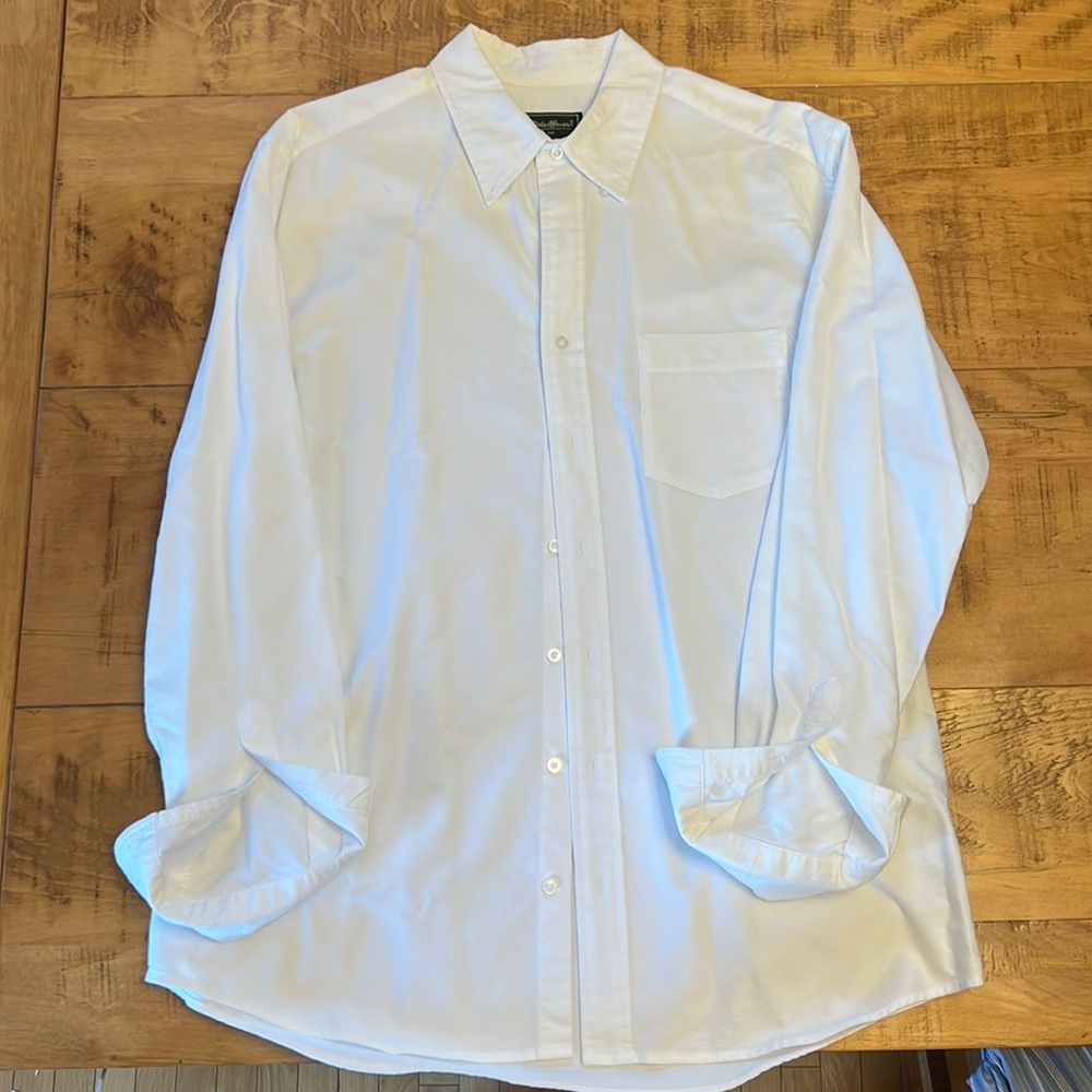 Men’s long sleeve button-down white dress shirt excellent condition